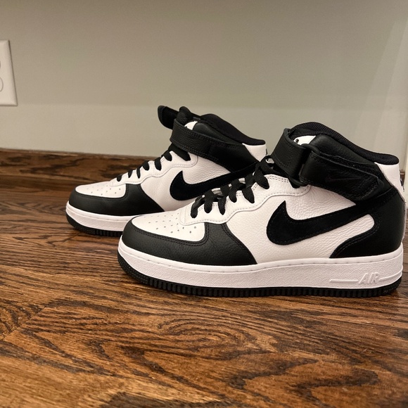 Nikes - Picture 1 of 2